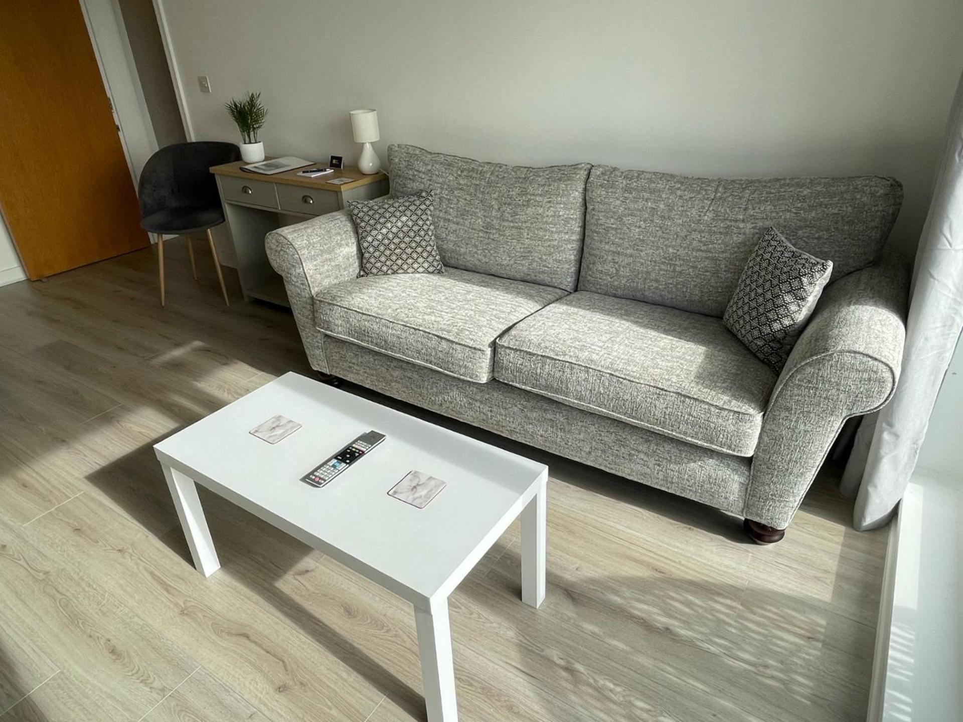 Balcony - Views Of Etihad Stadium - Near Coop Live Arena - Free Parking Apartment Manchester