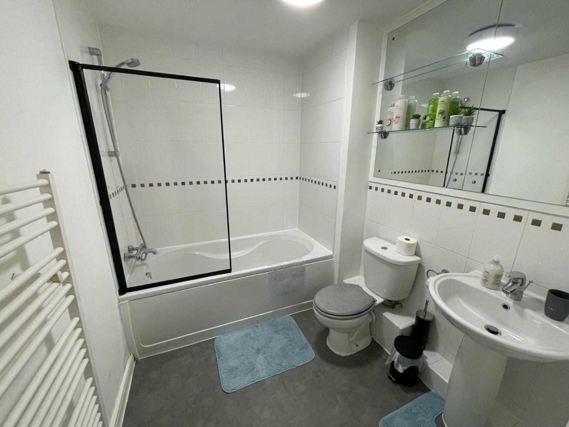 Apartment Balcony - Views Of Etihad Stadium - Near Coop Live Arena - Free Parking *